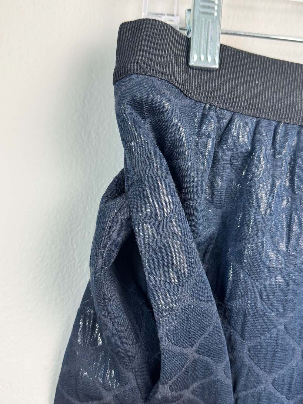 Ann Taylor LOFT Navy Blue Metallic Quilted Mini Skirt Size 6 - Picture 3 of 7